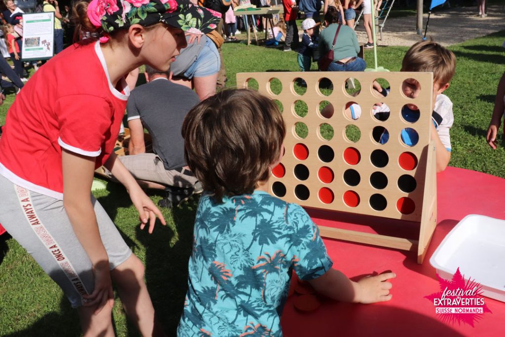 espace détente et de jeux de société festival extraverties