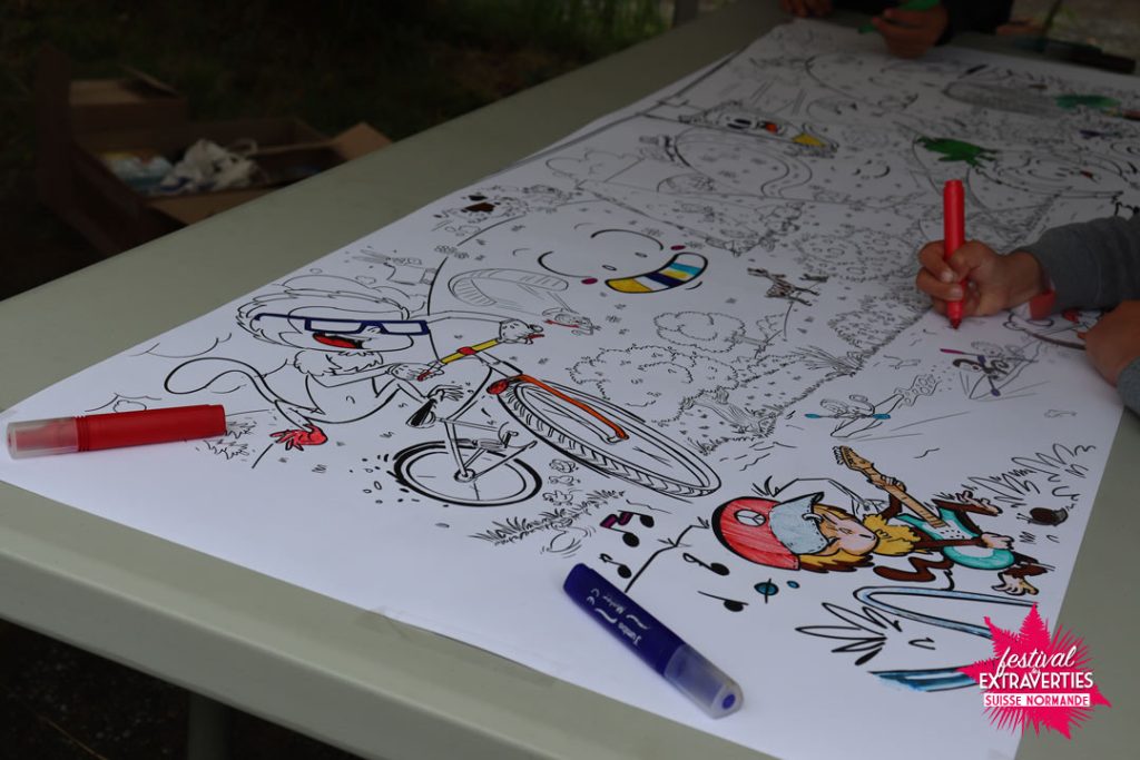 espace de dessin et de peinture pour enfants festival extraverties