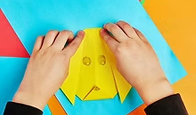 stand d'activité manuelle pour enfants au festival Les ExtraVERTies